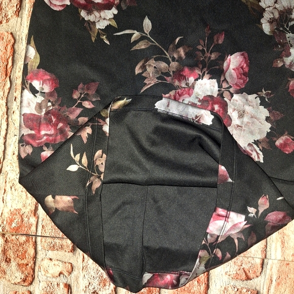 Premier Amour | Short-Sleeve Off-the-Shoulder Floral Sheath Dress - Picture 9 of 16